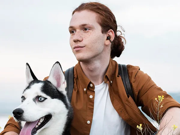 Tips for Using Wireless Earbuds Safely While Traveling